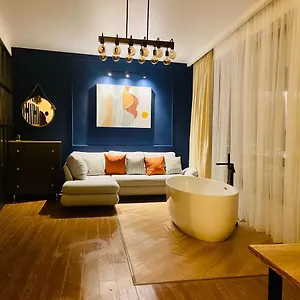 Luxury In Old With Terrace Апартаменты